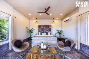 StayVista at Casa Clarence with Pool and Jacuzzi Villa