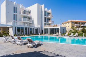 Blu Horizon - Stylish Living with Pool & Balconies in Protaras - 4hvězdičkové hotely ve městě Paralimni
