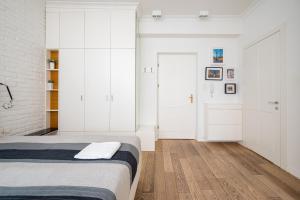 Metro Politechnika Superior Studio by BookingHost