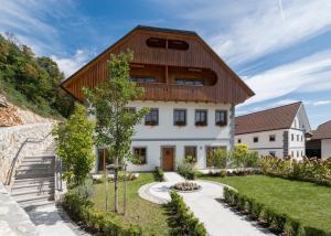 Menart Estate apartments