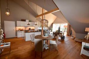 Seesucht-Hohwacht - Grosse Ferienwohnung im Beachhouse-Stil, 2 Balkone, 2 SZ und nur 300m zum Strand