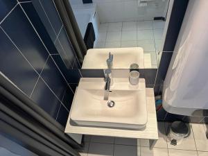 Charmant studio avec terrasse sur Arles