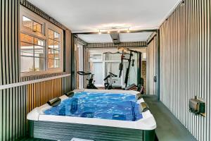Aspen Close 4 Bedroom Retreat with Spa, Sauna and Gym