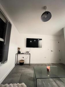 Modern Luxury Escape Suite In The Heart of Urmston Town Centre