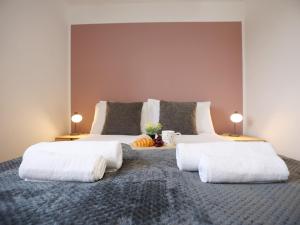 Homington House By N And N Stays, Perfect for Contractors and Workers, Monthly stay Disc available, Private off road Parking for 2 vehicles, Fast Wifi