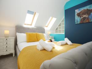 Homington House By N And N Stays, Perfect for Contractors and Workers, Monthly stay Disc available, Private off road Parking for 2 vehicles, Fast Wifi