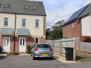 Homington House By N And N Stays, Perfect for Contractors and Workers, Monthly stay Disc available, Private off road Parking for 2 vehicles, Fast Wifi