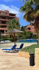 Aphrodite Gardens Modern Apartment