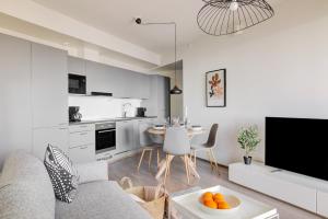 Stylish City Suite with Gym & Spacious Balcony by Nordic Stay Collection