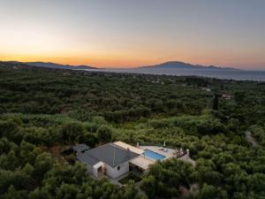 Villa Venia - Cozy Escape with Scenic Sew View, by ZanteWize