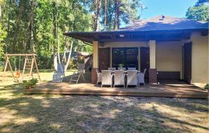 Cozy Home In Pobierowo With Wifi