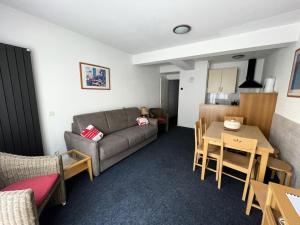 Le Chalet - Piscine - 2 Pièces pour 6 Personnes MAE-6053