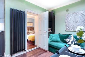 Perfect Booking Steps from Brixton Station