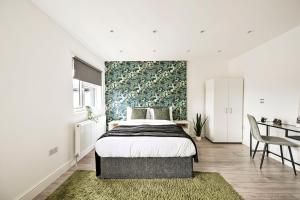 Ealing Broadway Apartment- Near Tube Station -WIFI- Netflix