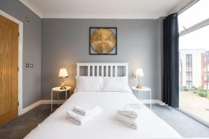 The Sharston - Free Parking & Close To Airport