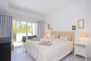 LUXURY GROUNDFLR APT & BEACH IN 200 meters