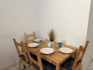 cozy Apartment with 3 Bedrooms, Balcony, up to 5 people