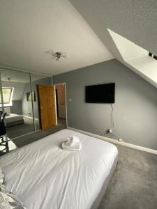 3BR House Self Check In Parking By PlushPad