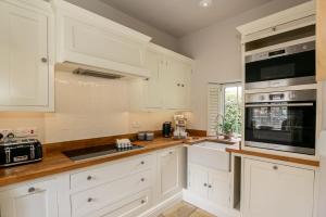 Beautiful 2 Bedroom Cottage in the Cotswolds