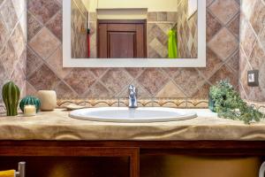 Spacious two-room apartment with private courtyard img19