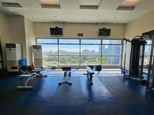 The Infinity Towers in BGC - Spacious 2 Bedroom - View, Washer, Fast WiFi