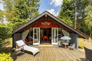 Stay in 2 cottages by the lake, Legoland, ForestCabinDK
