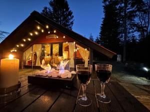 Stay in 2 cottages by the lake, Legoland, ForestCabinDK