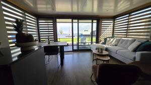 Castalia Houseboat met uitzicht over het Sneekermeer