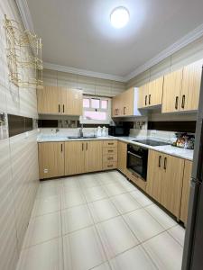 Apartment 1 3 BDR modern & central apartment