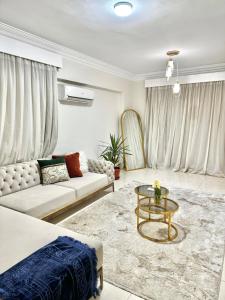 Apartment 1 3 BDR modern & central apartment