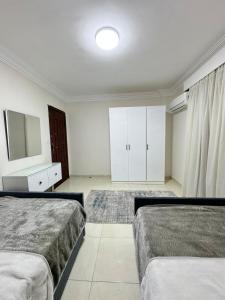 Apartment 1 3 BDR modern & central apartment