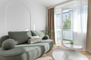 Jasny Apartament dla 6 Osób w Gdyni, 2 Sypialnie i Balkon by Noclegi Renters