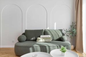 Jasny Apartament dla 6 Osób w Gdyni, 2 Sypialnie i Balkon by Noclegi Renters