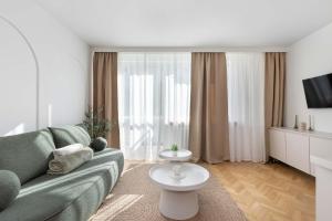 Style & Sea Apartment with Balcony in Central Gdynia by Noclegi Renters