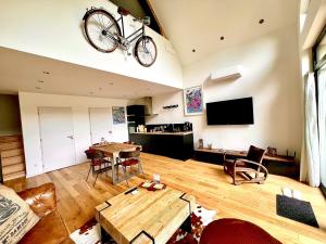 Loft arty à 800 mètres de la plage avec jacuzzi