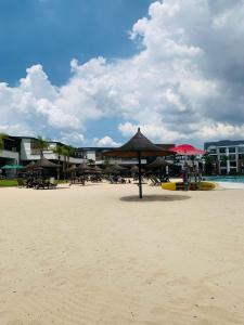 Penthouse On Tropical - The Blyde