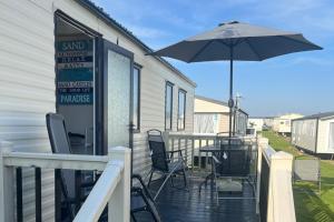 Caravan Beach Park - Sleeps 8 Parking & Pool