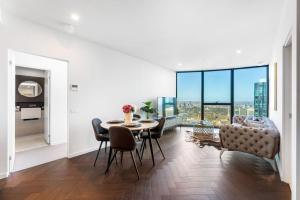 UNO Sky High 2B2B Apartment at Melbourne CBD