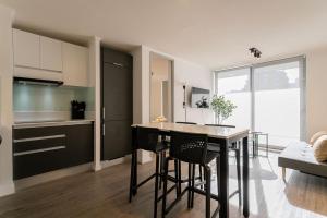 Your Modern 2BR Retreat in Providencia