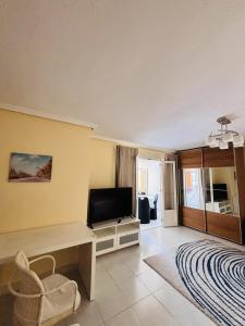 Apartamentos con piscina y vistas al mar-La Mata