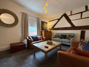 The Whitchurch Apartment- The Painted Rooms