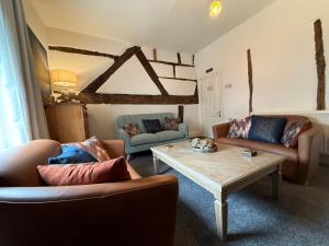 The Whitchurch Apartment- The Painted Rooms