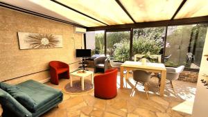 Studio indépendant et bien équipé avec véranda commune