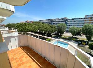 Cozy flat with shared pool
