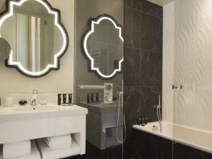 Hotels Le Narcisse Blanc : Suite Junior avec Salon