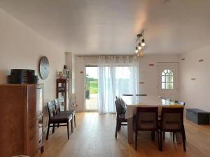 Maison spacieuse avec piscine à La Bazoche-Gouet