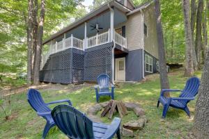 Blue Ridge Mtn Escape Home with Deck and Fire Pit!