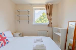 Spacious 3BD House wPrivate Garden - Kennington!