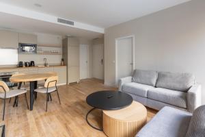 Beautiful Minimalist 1BD Apartment near Montmartre