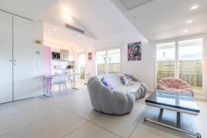 LB Vacation Rentals I Elegant Apartment with Terrace & Mezzanine in the heart of Cannes